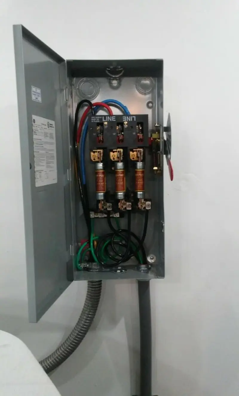 Three-phase disconnect switch installed for Electrical Wiring & Rewiring in Canyon