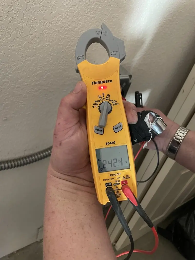Voltage testing with clamp meter during Circuit Breaker Repair in Canyon